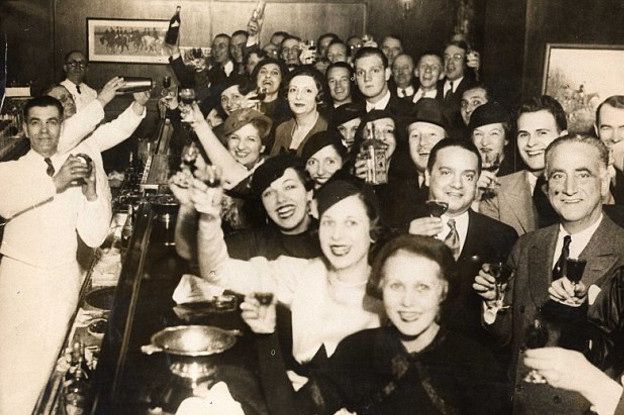 An illegal bar in full swing during Prohibition